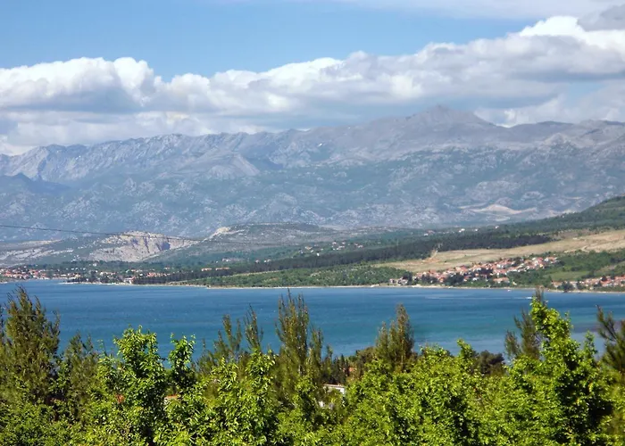 Apartman With Parking Space Gornji Karin, Novigrad - 21514 *